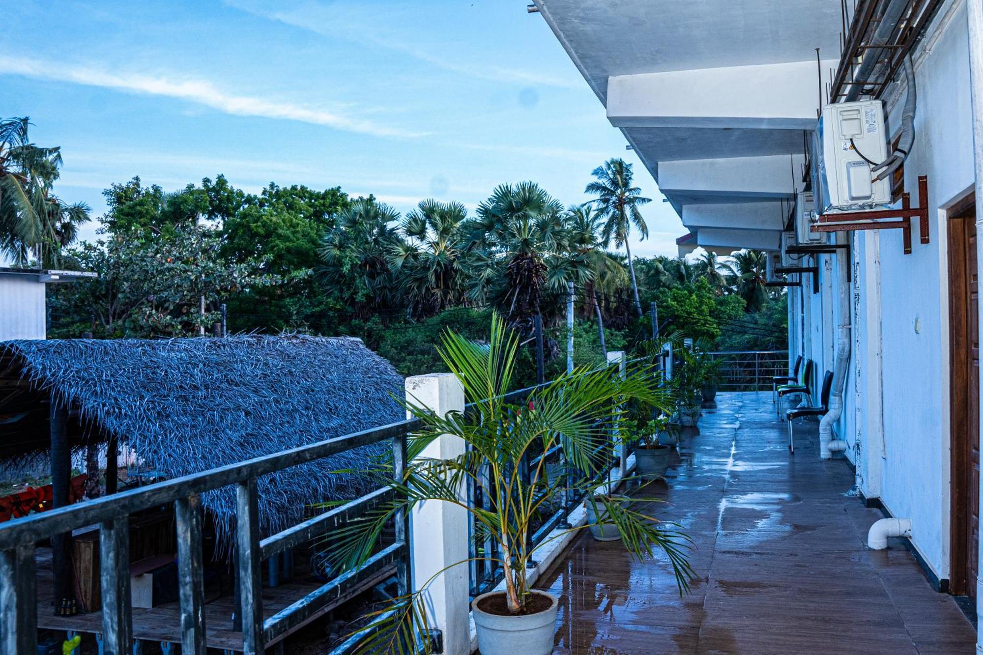Theevanni Resort Trincomalee Exterior foto