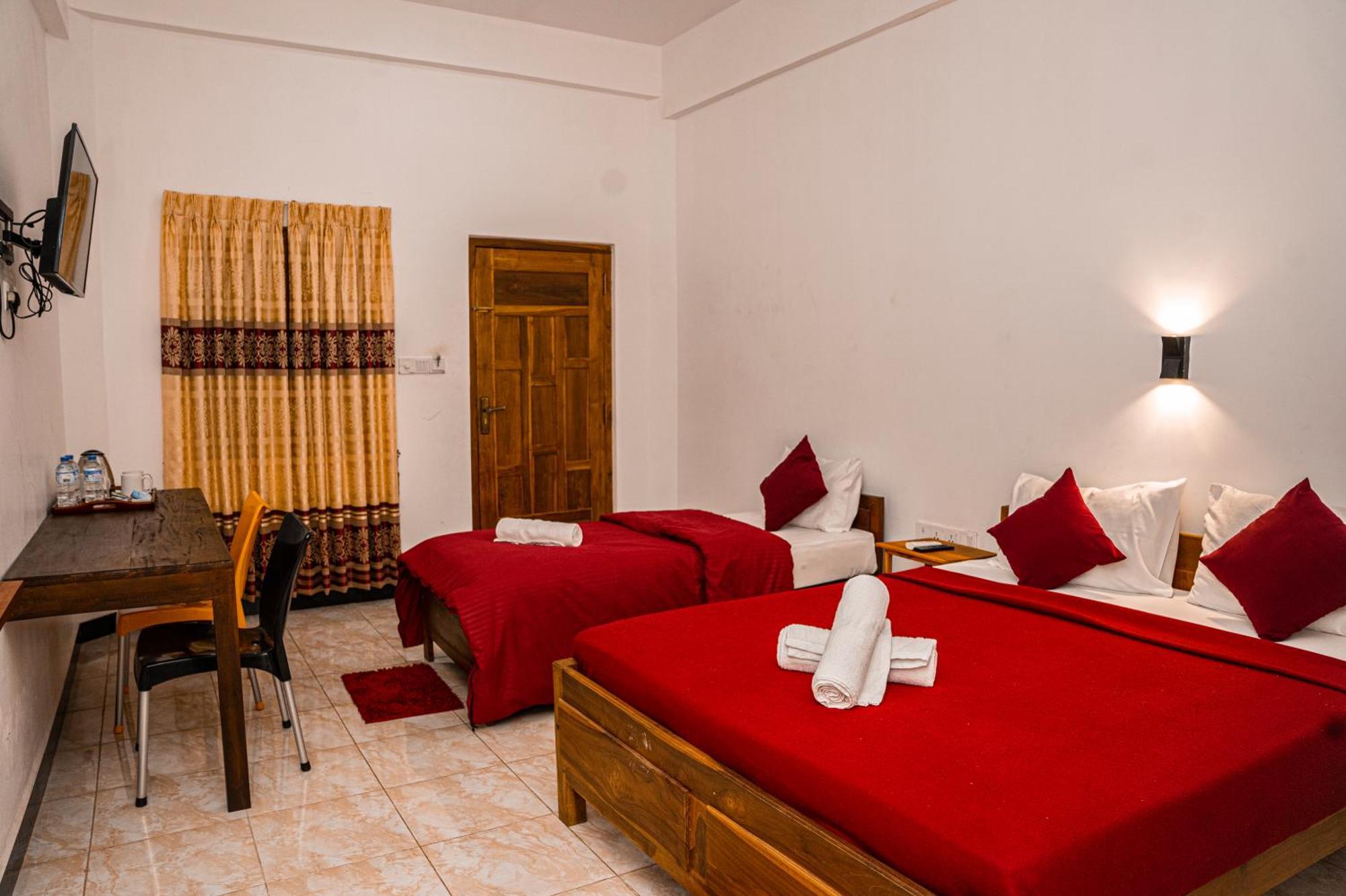 Theevanni Resort Trincomalee Exterior foto