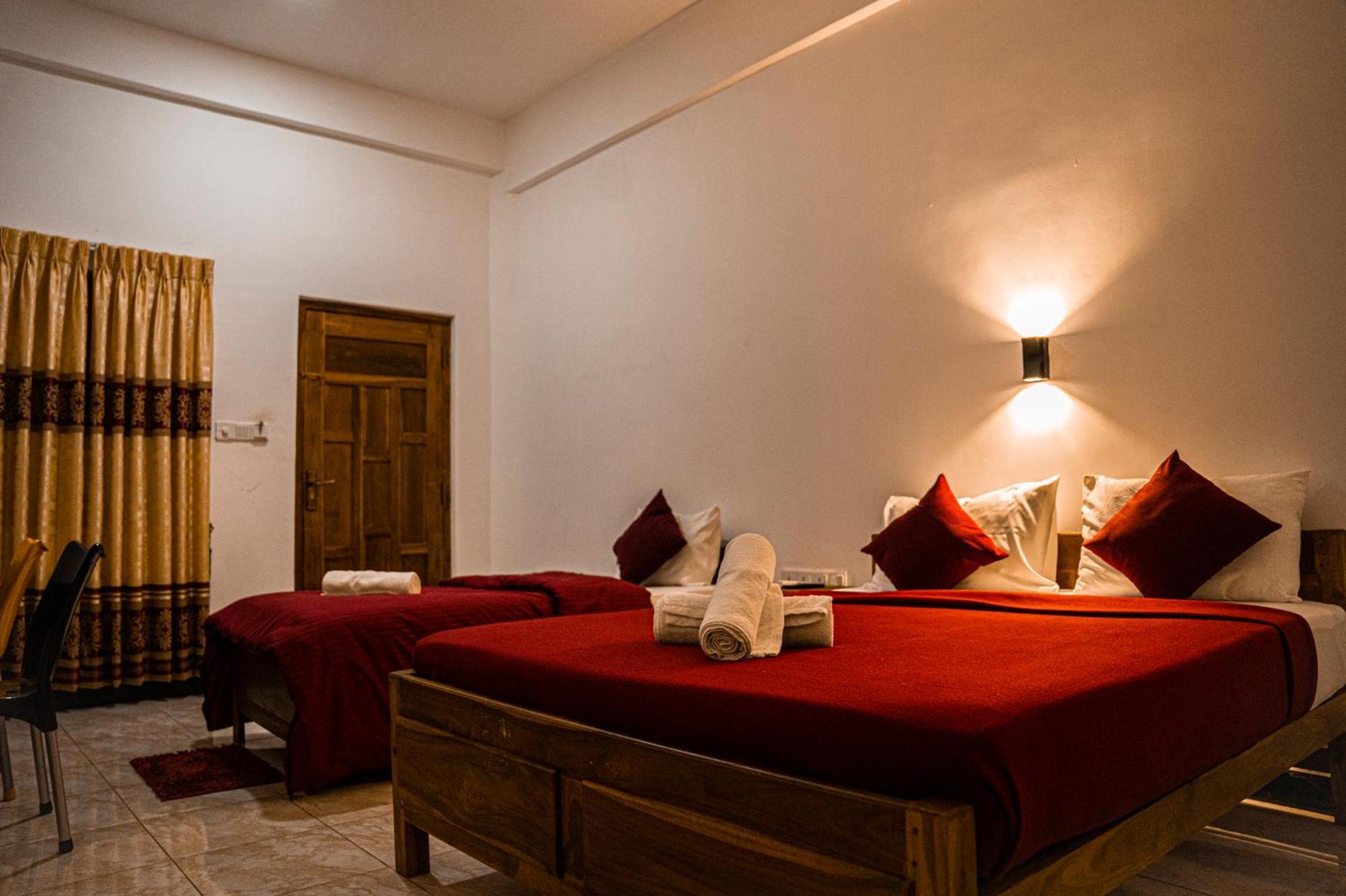 Theevanni Resort Trincomalee Exterior foto