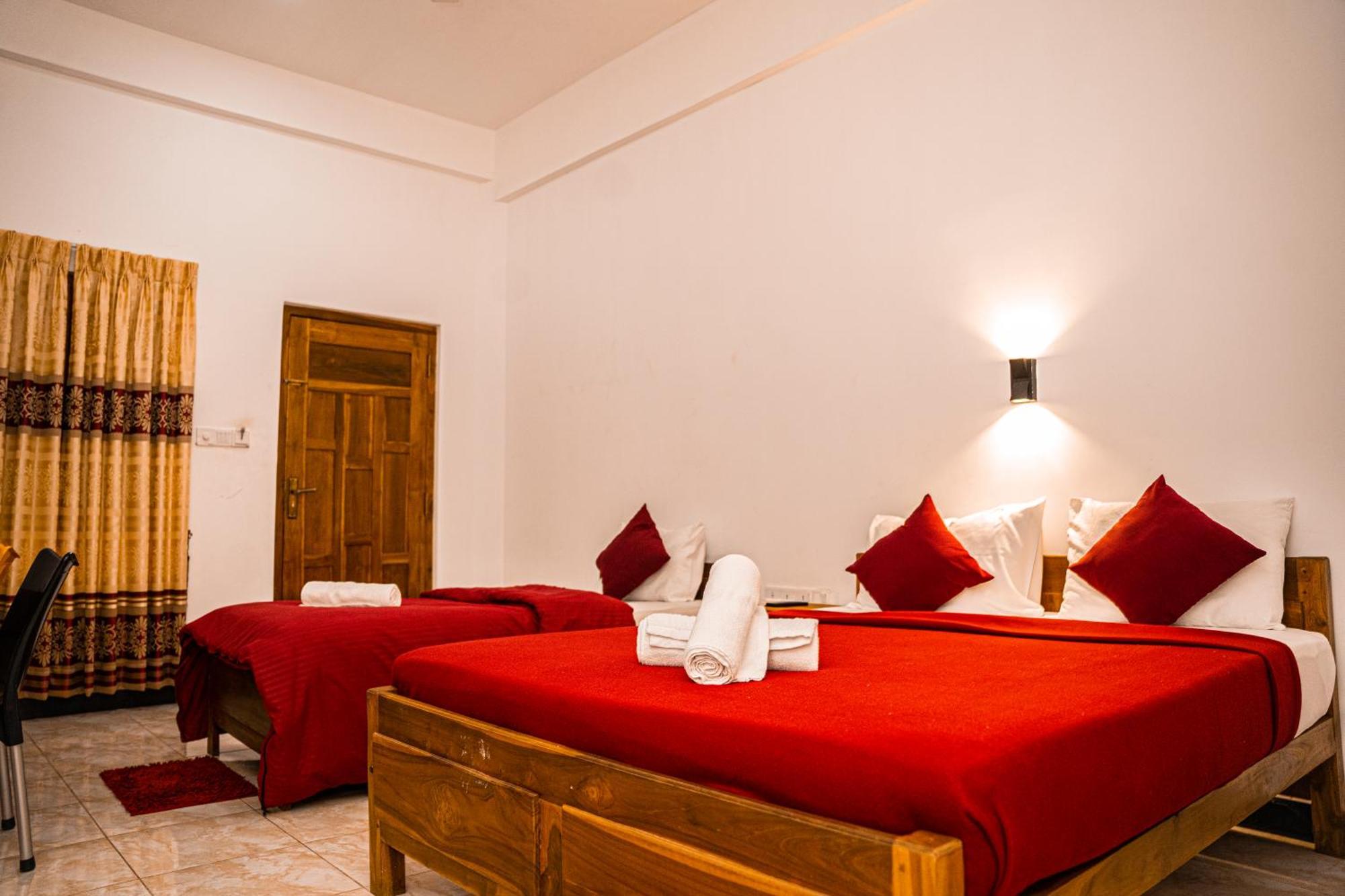 Theevanni Resort Trincomalee Exterior foto